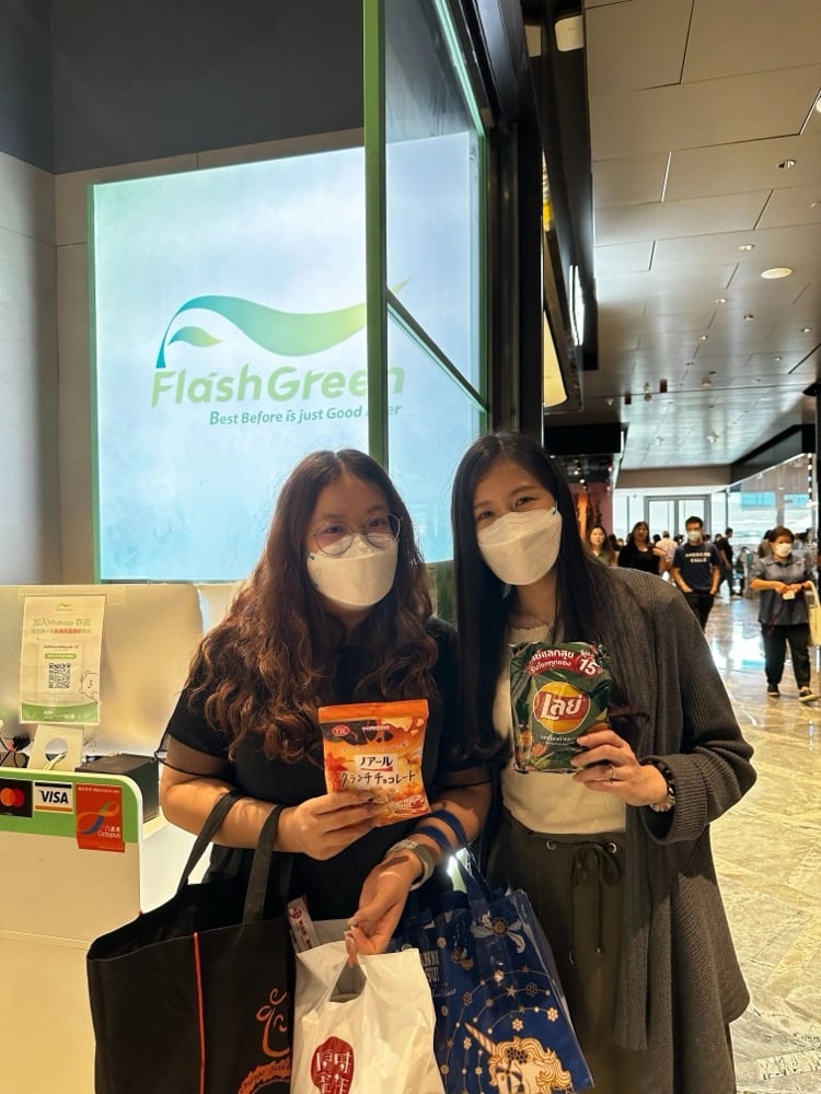 Happy customers shopping at FlashGreen